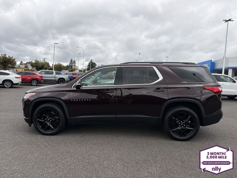Used 2020 Chevrolet Traverse LT w/ LPO, Midnight Edition AWD/4WD image 2