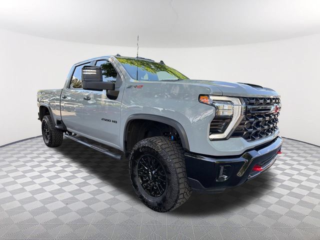 Used 2024 Chevrolet Silverado 2500 ZR2 w/ Technology Package AWD/4WD image 3