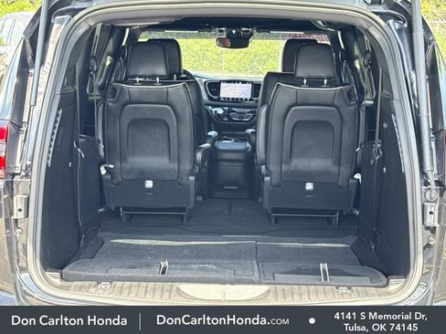 Used 2025 Chrysler Pacifica Limited w/ Trailer Tow Group FWD image 8