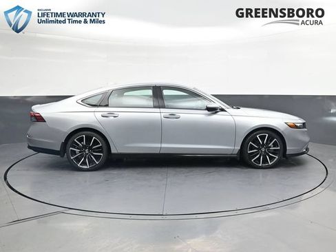 Used 2025 Honda Accord Touring image 4