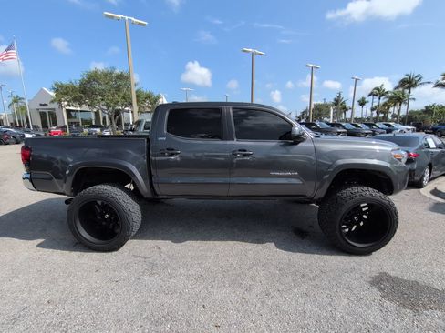 Used 2020 Toyota Tacoma SR5 RWD image 4
