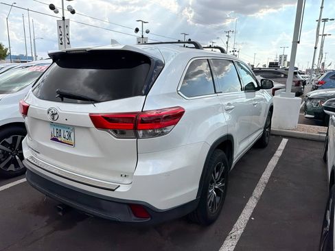 Used 2018 Toyota Highlander Plus FWD image 3