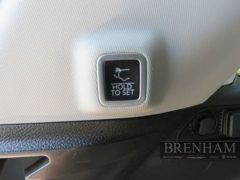 Used 2023 Jeep Grand Cherokee Laredo w/ Luxury Tech Group I image 18