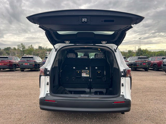 Used 2024 Toyota Sienna LE AWD/4WD image 25