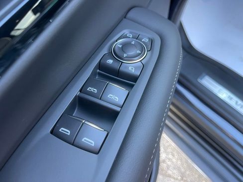 New 2026 Chevrolet Suburban Premier image 10