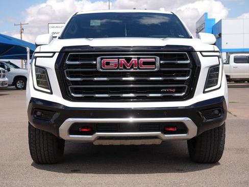Used 2025 GMC Yukon XL AT4 w/ AT4 Premium Package AWD/4WD image 8