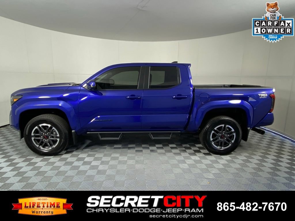 Used 2025 Toyota Tacoma TRD Sport AWD/4WD image 4