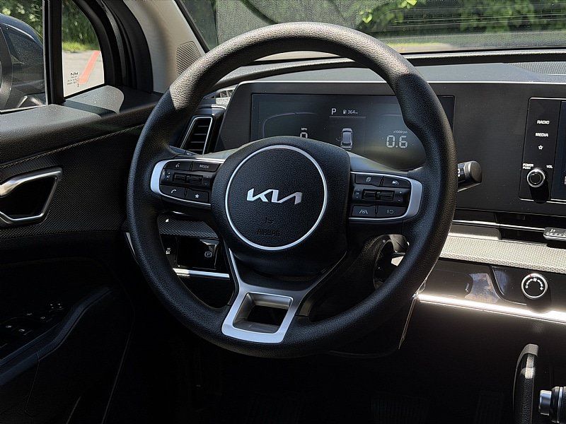 Used 2023 Kia Sportage LX AWD/4WD image 12