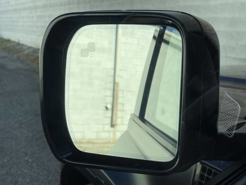 Used 2023 Land Rover Defender 130 X image 9