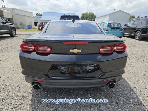 Used 2021 Chevrolet Camaro LT w/ Technology Package RWD image 8