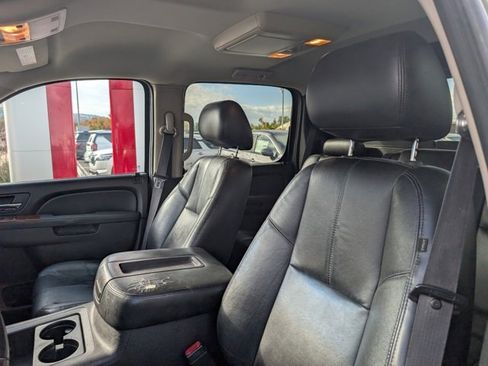 Used 2011 Chevrolet Avalanche LT image 6