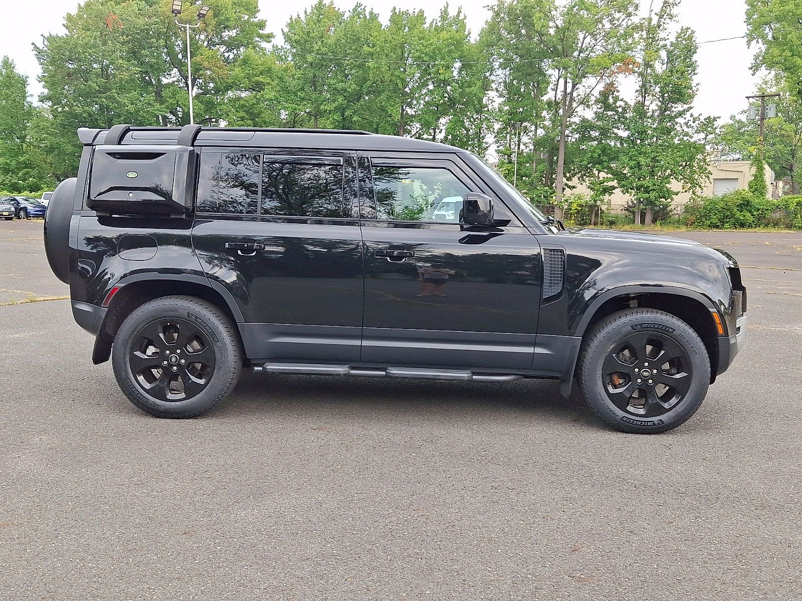 Used 2025 Land Rover Defender 110 S AWD/4WD image 8