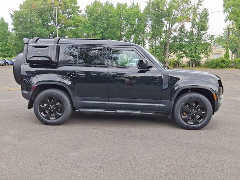 Used 2025 Land Rover Defender 110 S AWD/4WD image 8