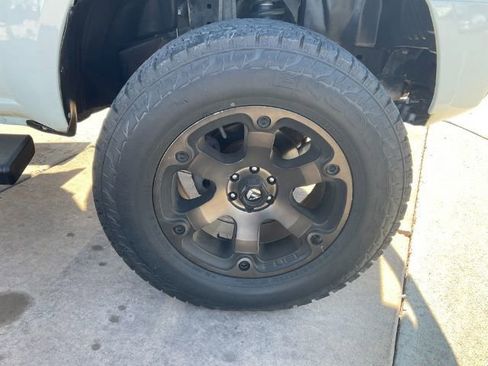 Used 2018 Nissan Frontier SV w/ Value Truck Package AWD/4WD image 11