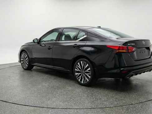 Used 2025 Nissan Altima 2.5 SV FWD image 6