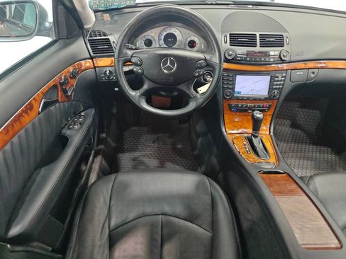 Used 2008 Mercedes-Benz E 550 4MATIC Sedan image 4