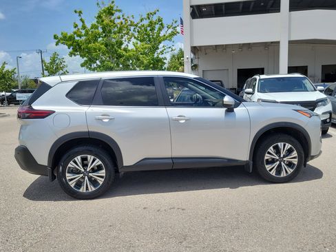 Used 2023 Nissan Rogue SV FWD image 8