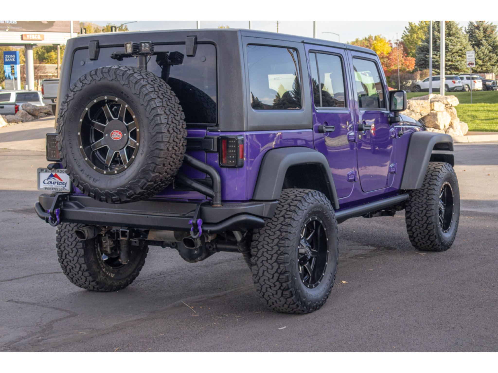 Used 2017 Jeep Wrangler Unlimited Rubicon w/ Cold Weather Group AWD/4WD image 3