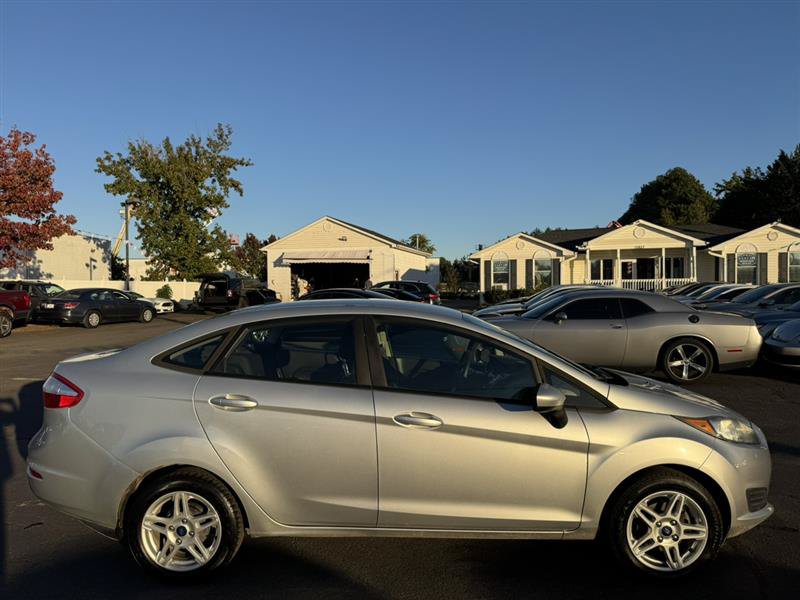 Used 2018 Ford Fiesta SE FWD image 8