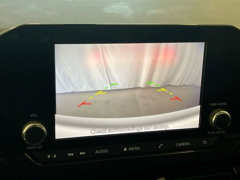 Used 2022 Nissan Pathfinder SV image 17