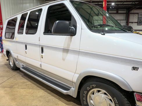 Used 1999 Ford E-150 and Econoline 150 RWD image 40