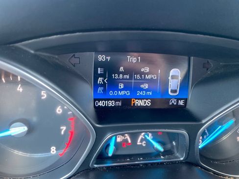 Used 2019 Ford Escape SE FWD image 17