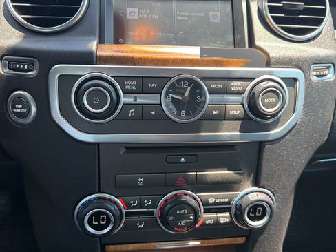 Used 2016 Land Rover LR4 AWD/4WD image 17