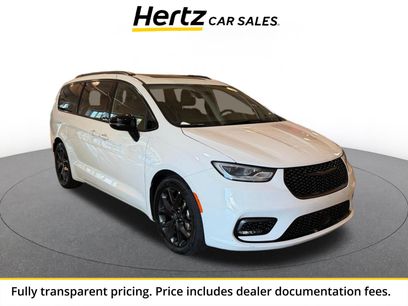Used 2025 Chrysler Pacifica Limited