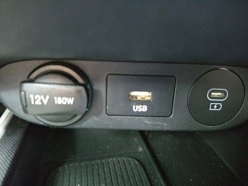 Used 2024 Hyundai Elantra Limited FWD image 6