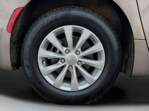 Used 2017 Chrysler Pacifica Touring-L image 39