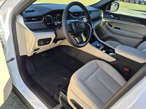 New 2025 Jeep Grand Cherokee Limited image 13