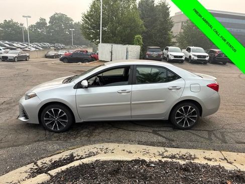Used 2019 Toyota Corolla SE FWD image 2