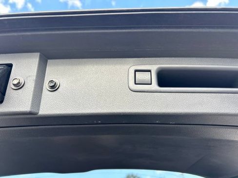 Certified 2024 Toyota Highlander LE FWD image 10