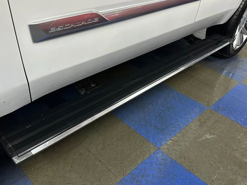 Used 2019 Cadillac Escalade Premium Luxury image 81