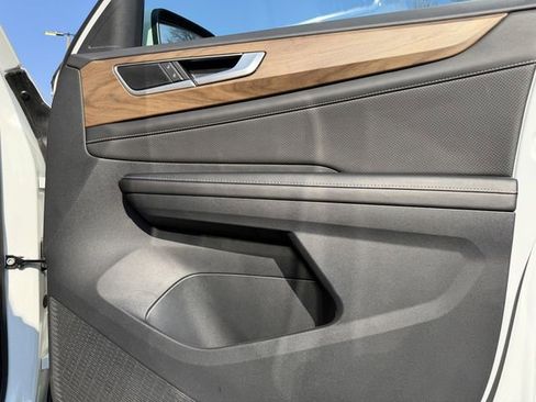 Used 2025 Volkswagen Atlas SE image 34