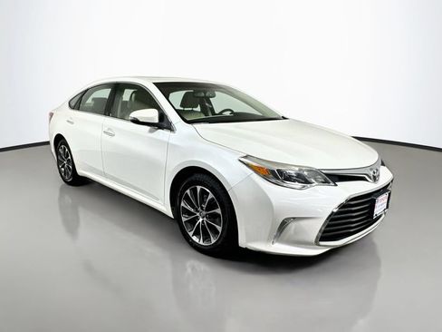 Used 2016 Toyota Avalon XLE Premium FWD image 10