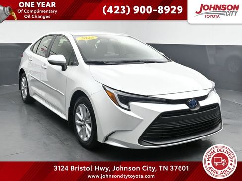 Used 2025 Toyota Corolla LE image 1