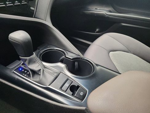 Used 2020 Toyota Camry LE AWD/4WD image 26