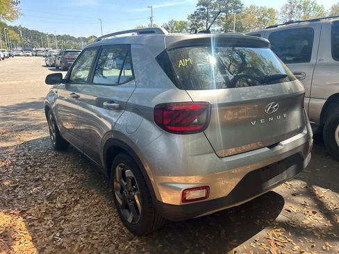 Used 2023 Hyundai Venue SEL image 7