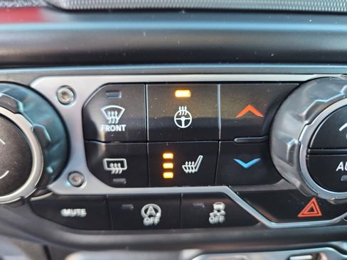 Used 2021 Jeep Gladiator Rubicon w/ Cold Weather Group image 34