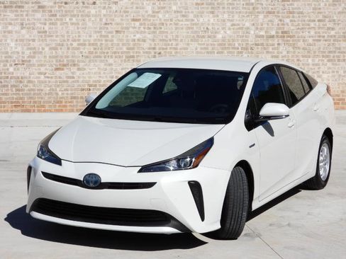 Used 2019 Toyota Prius L Eco image 9