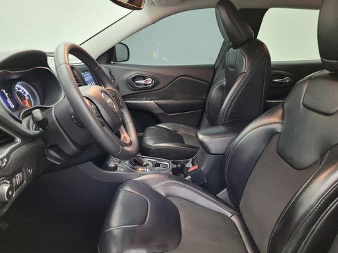 Used 2020 Jeep Cherokee Latitude Plus w/ Comfort/Convenience Group image 17