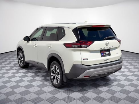 Used 2023 Nissan Rogue SV FWD image 3