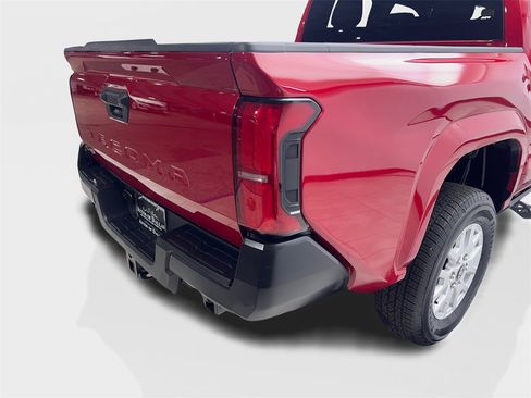 Used 2025 Toyota Tacoma SR image 18