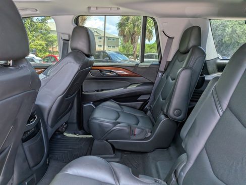 Used 2019 Cadillac Escalade Premium Luxury AWD/4WD image 15