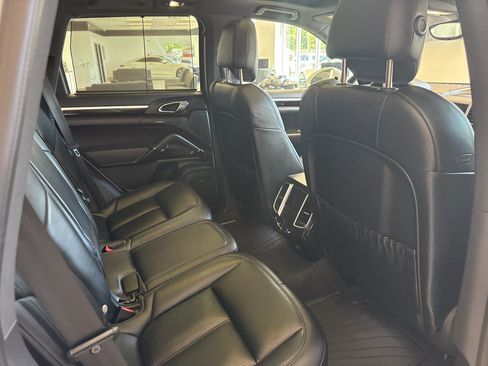 Used 2017 Porsche Cayenne Platinum Edition AWD/4WD image 22