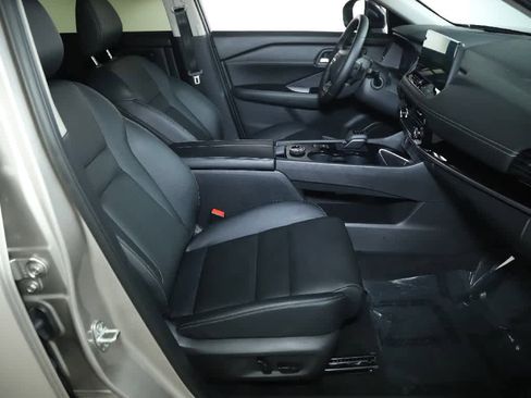 Used 2025 Nissan Rogue SL w/ SL Premium Package image 36