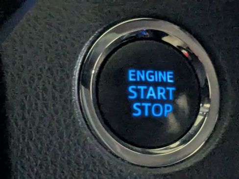 Used 2018 Toyota Camry SE w/ Convenience Package FWD image 15