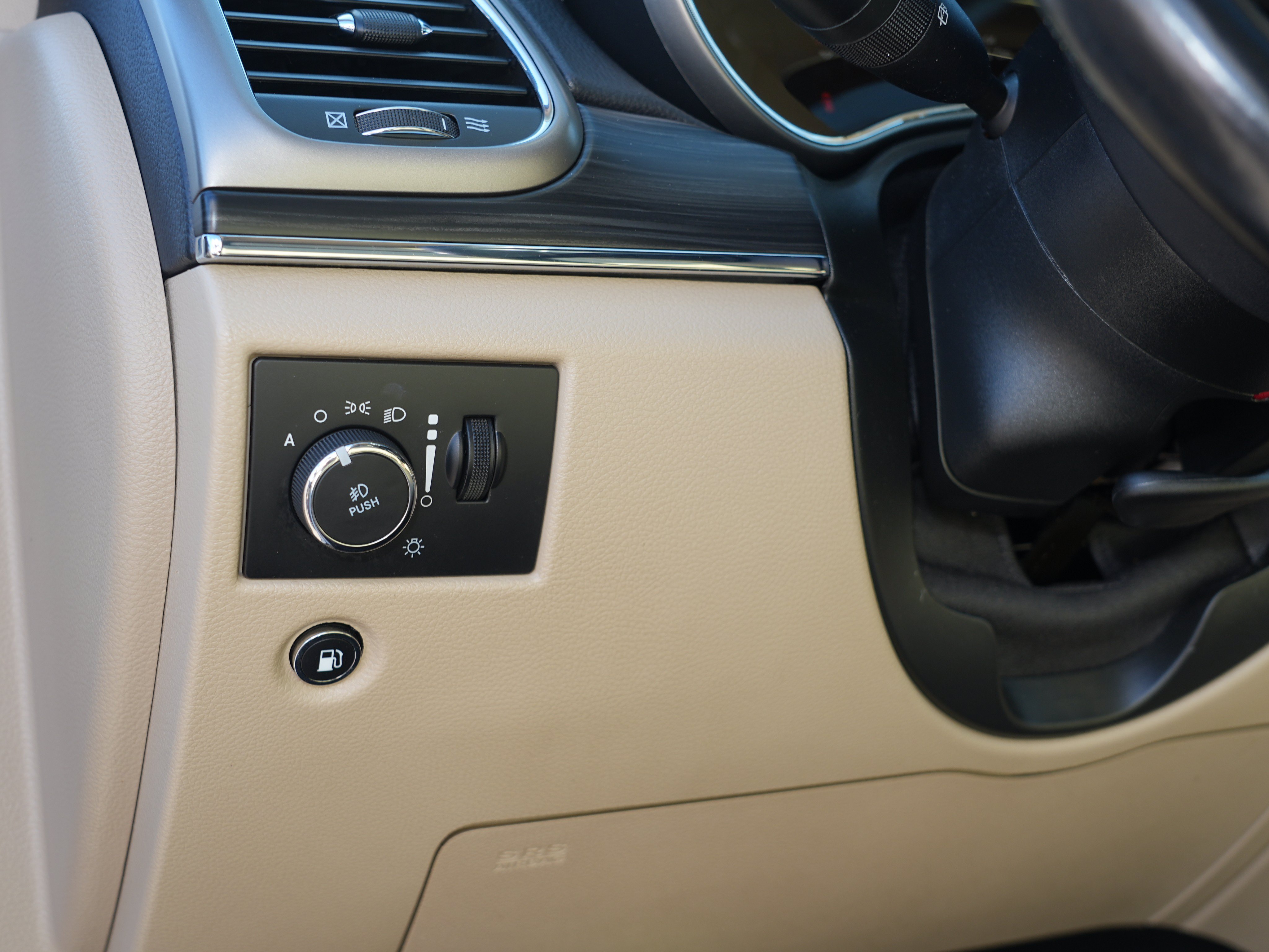 Used 2021 Jeep Grand Cherokee Limited AWD/4WD image 17