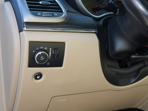 Used 2021 Jeep Grand Cherokee Limited AWD/4WD image 17